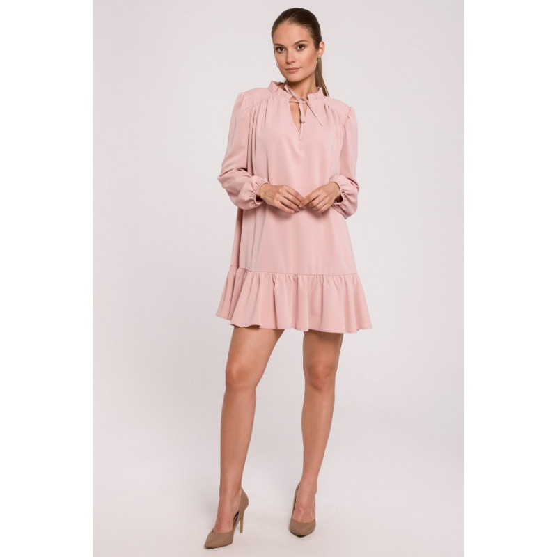 K120 Sukienka oversize z falbaną - pudrowa