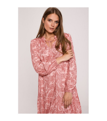 K121 Sukienka oversize z falbaną i nadrukiem - model 3