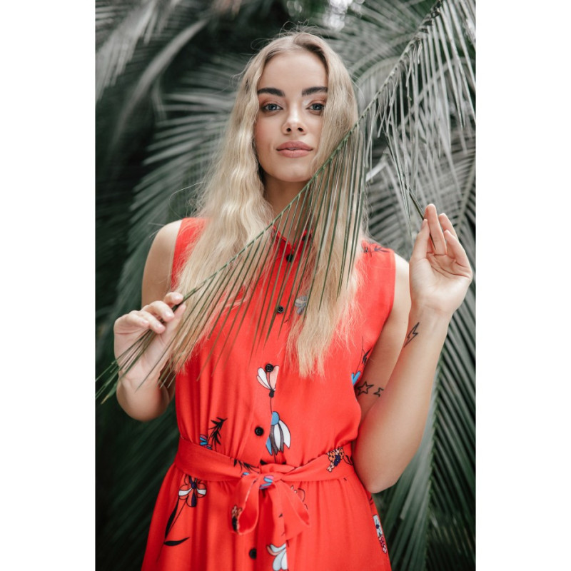 B230 Sukienka bez rękawów zapinana na guziki - model 2