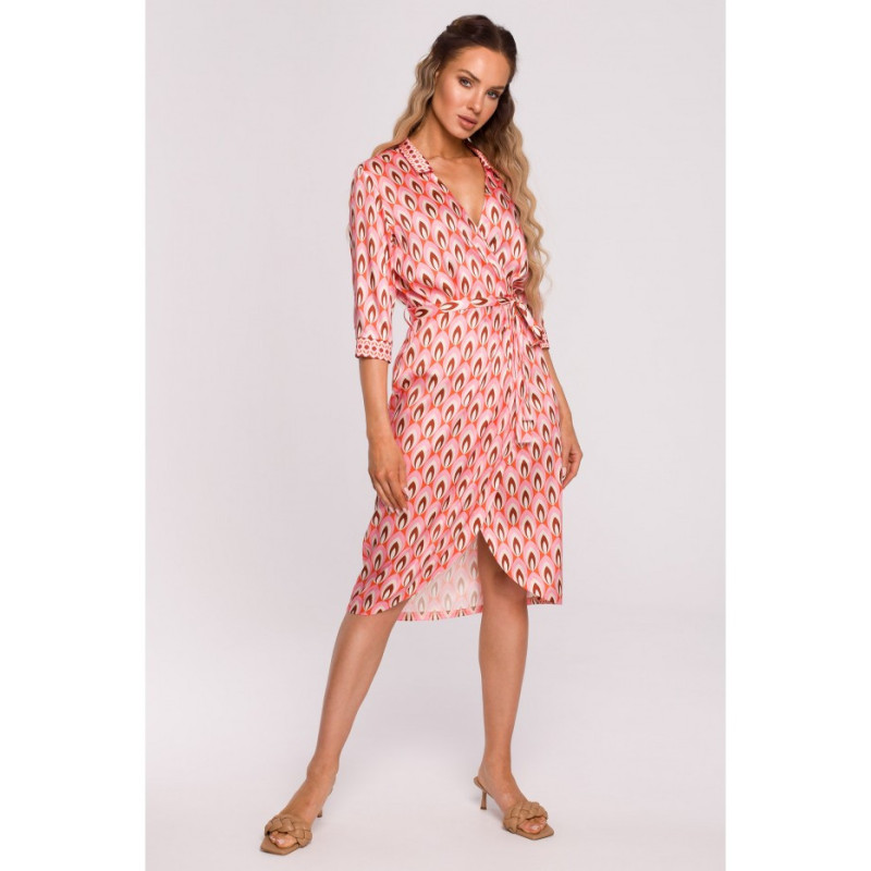 M668 Sukienka z nadrukiem na zakładkę z paskiem - model 2