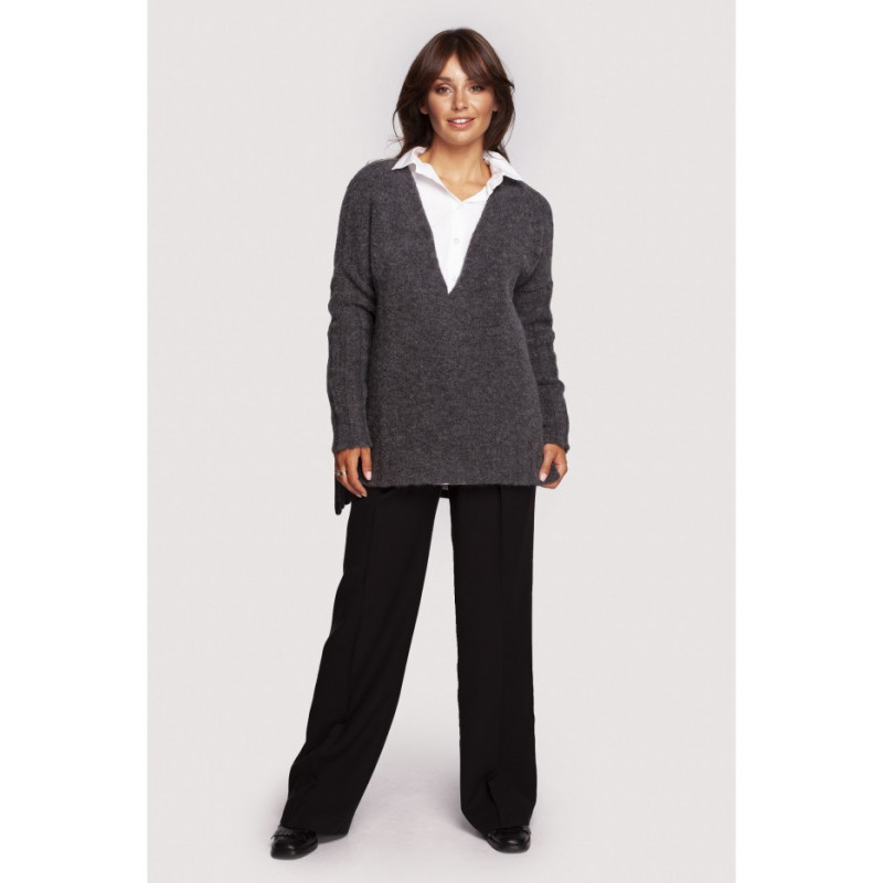 BK083 Sweter z dekoltem i dłuższym tyłem - grafitowy
