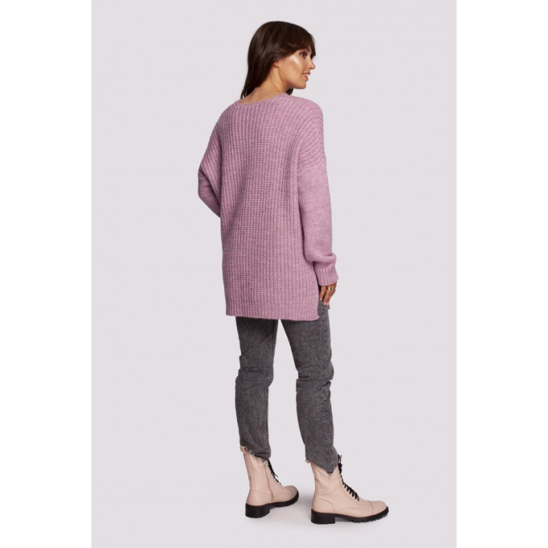 BK087 Długi sweter z dekoltem i rozcięciami po bokach - pudrowy