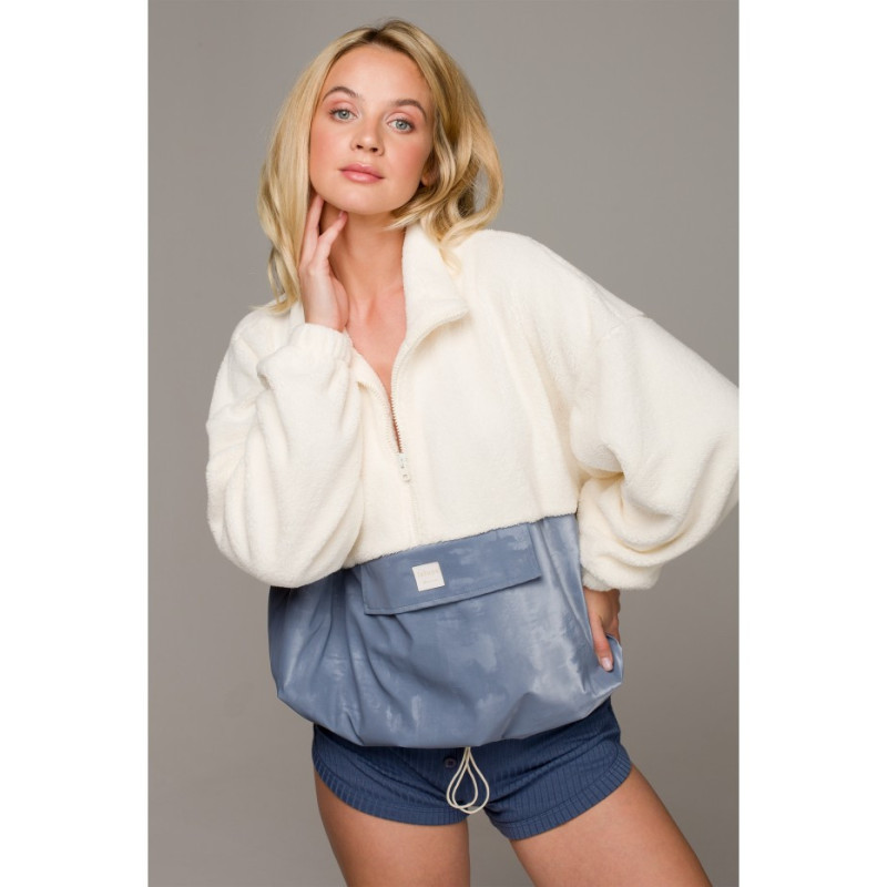 LA114 Pluszowa bluza z kieszenią na rzep - model 3