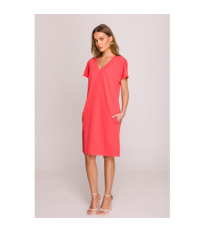 S392 Sukienka o luźnym fasonie z dekoltem V - koralowa