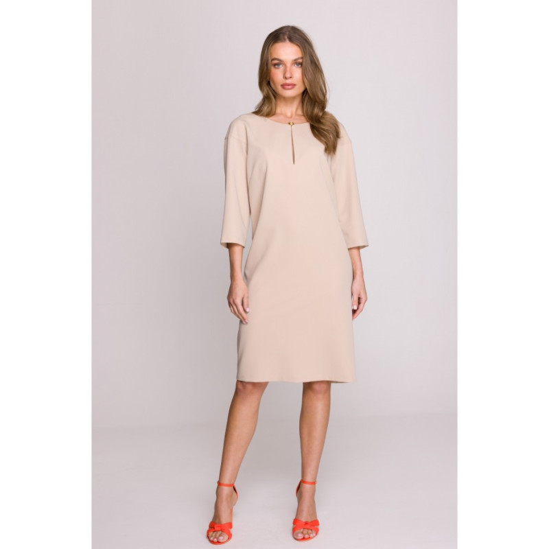 S394 Sukienka o luźnym fasonie z łezką w dekolcie - beżowa