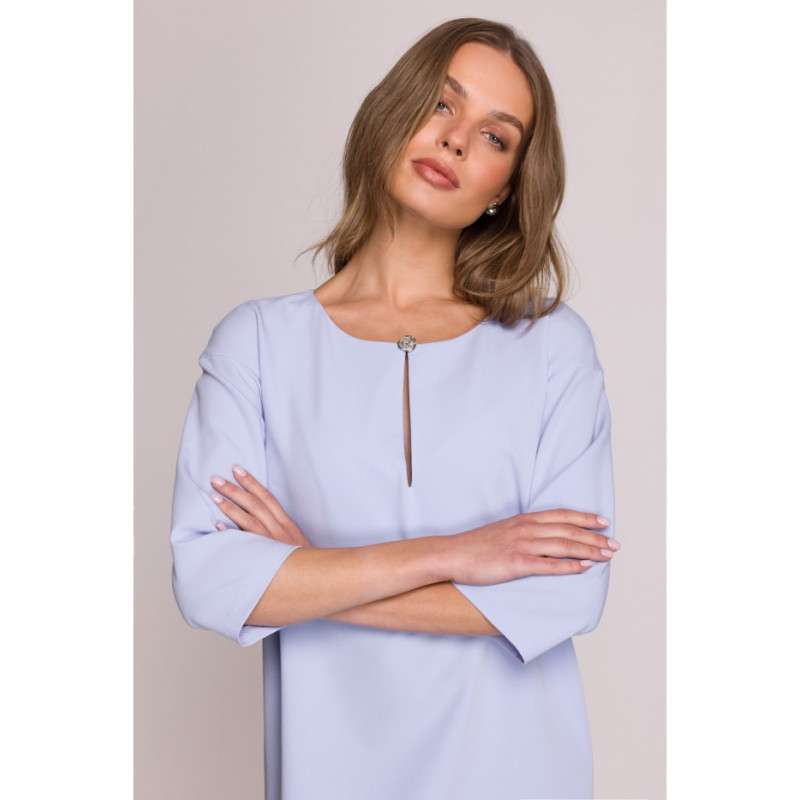 S394 Sukienka o luźnym fasonie z łezką w dekolcie - błękitna