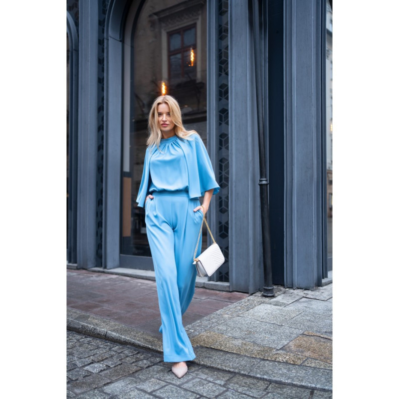 S397 Kombinezon z szerokimi rękawami i wiązaniem - zimny niebieski