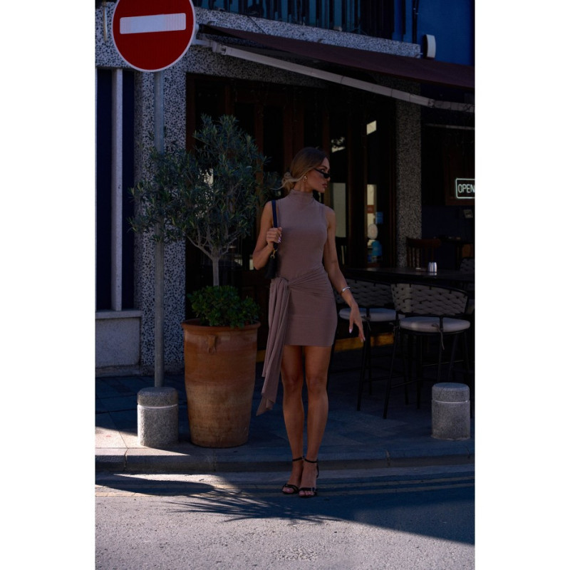 M841 Sukienka mini z wiązanymi szarfami - beżowa