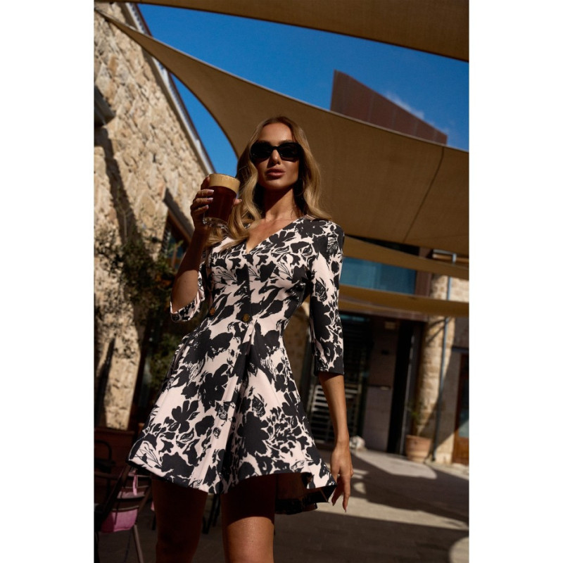 M849 Wzorzysta sukienka mini z klinami - model 1