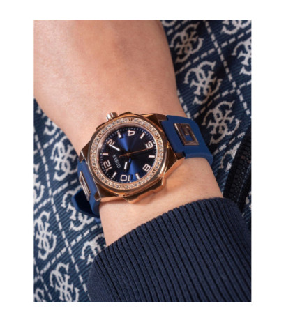 Guess GW0617L3 