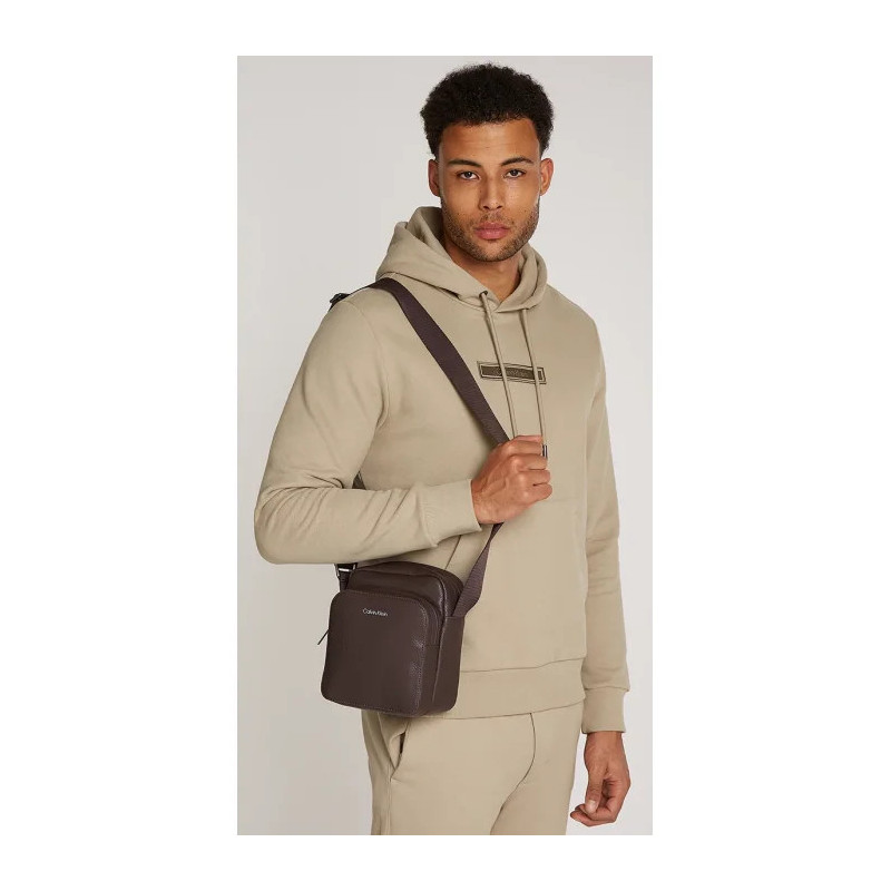 Calvin Klein CK Must Reporter S W/PCKT Java Brown Pebble K50K512204 BAR (CK546-b) käekott