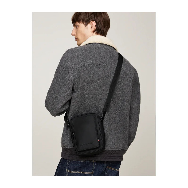 Tommy Hilfiger TH Repreve Mini Reporter AM0AM12688 BDS (TH1224-a) käekott