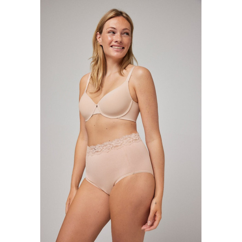 Ysabel Mora salenemist aluspüksid