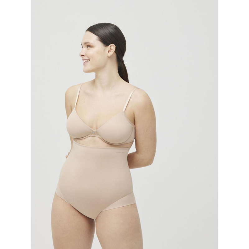 Ysabel Mora salenemist aluspüksid