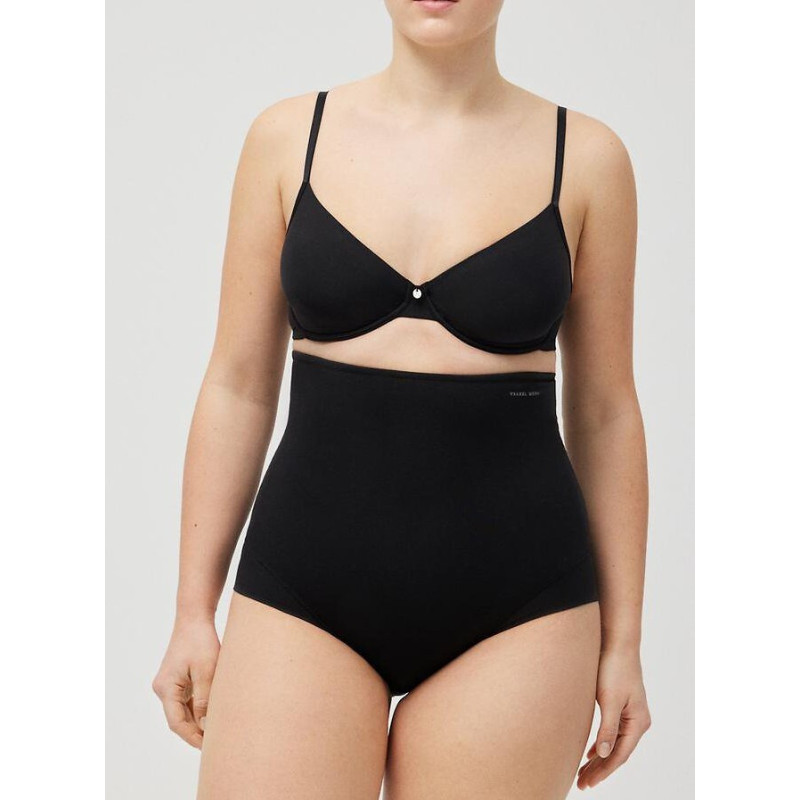 Ysabel Mora salenemist aluspüksid