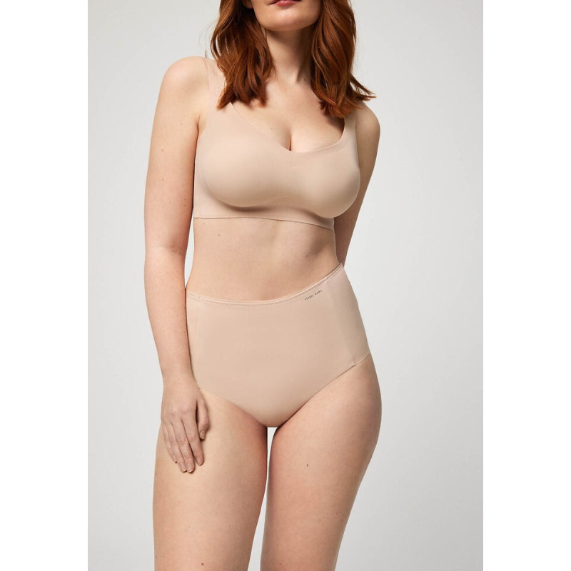 Ysabel Mora salenemist aluspüksid