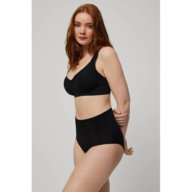 Ysabel Mora salenemist aluspüksid