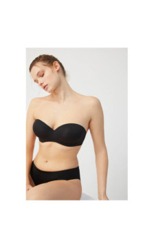 Ysabel Mora rinnahoidja