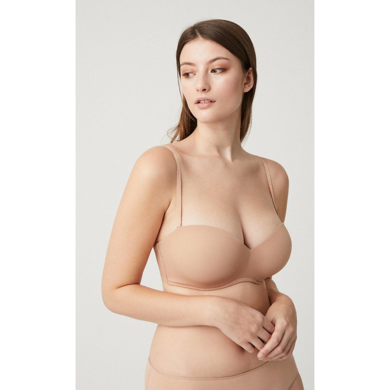 Ysabel Mora rinnahoidja