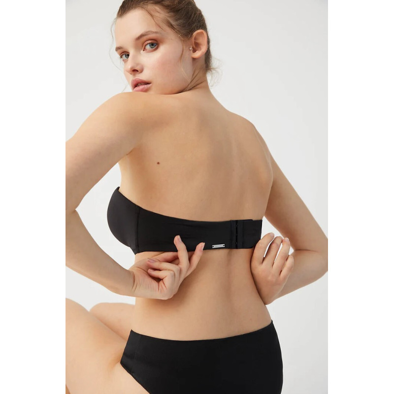 Ysabel Mora rinnahoidja