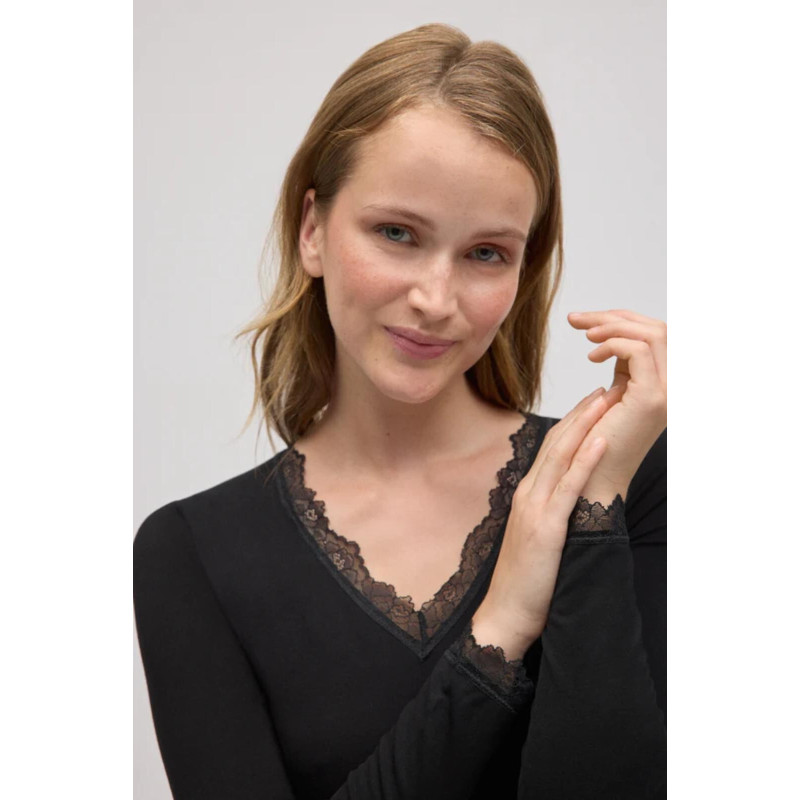 Ysabel Mora pikkade varrukatega särk