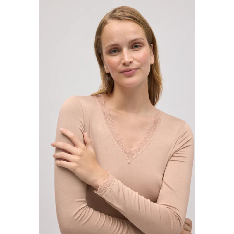 Ysabel Mora pikkade varrukatega särk