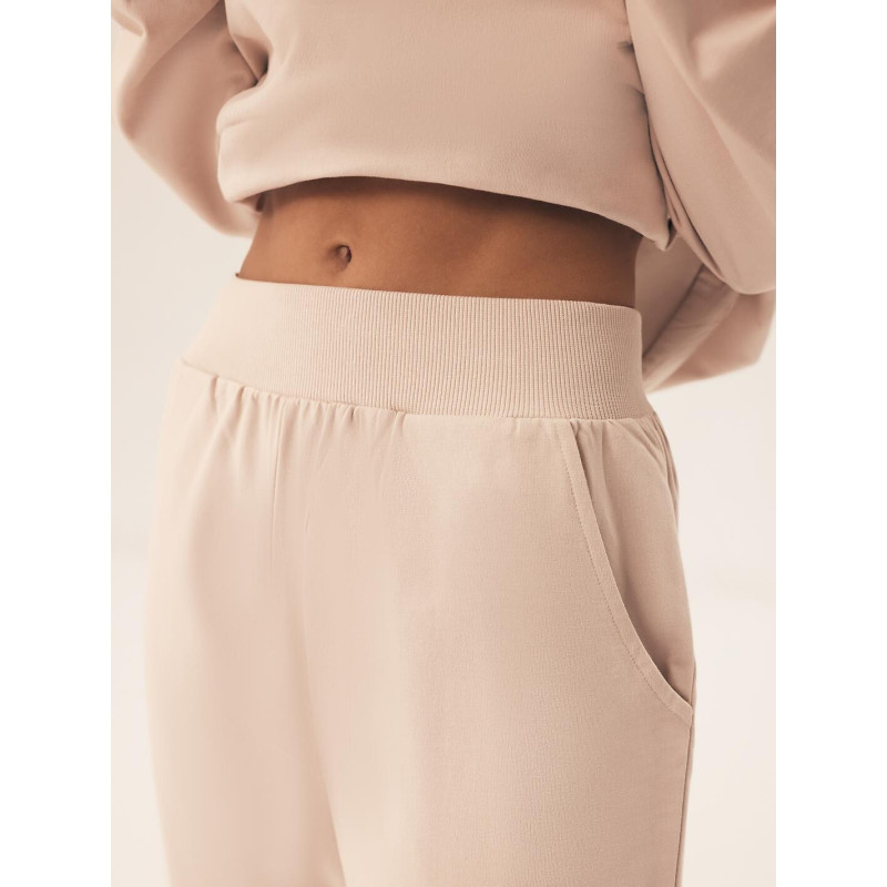 Henderson Ladies ülikond