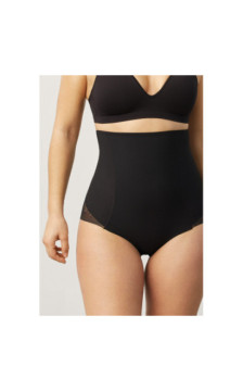 Ysabel Mora salenemist aluspüksid