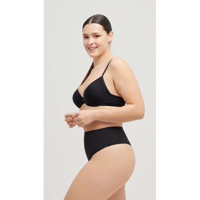 Ysabel Mora salenemist aluspüksid