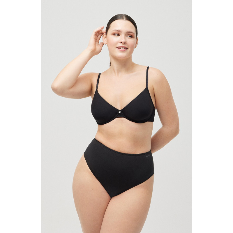 Ysabel Mora salenemist aluspüksid