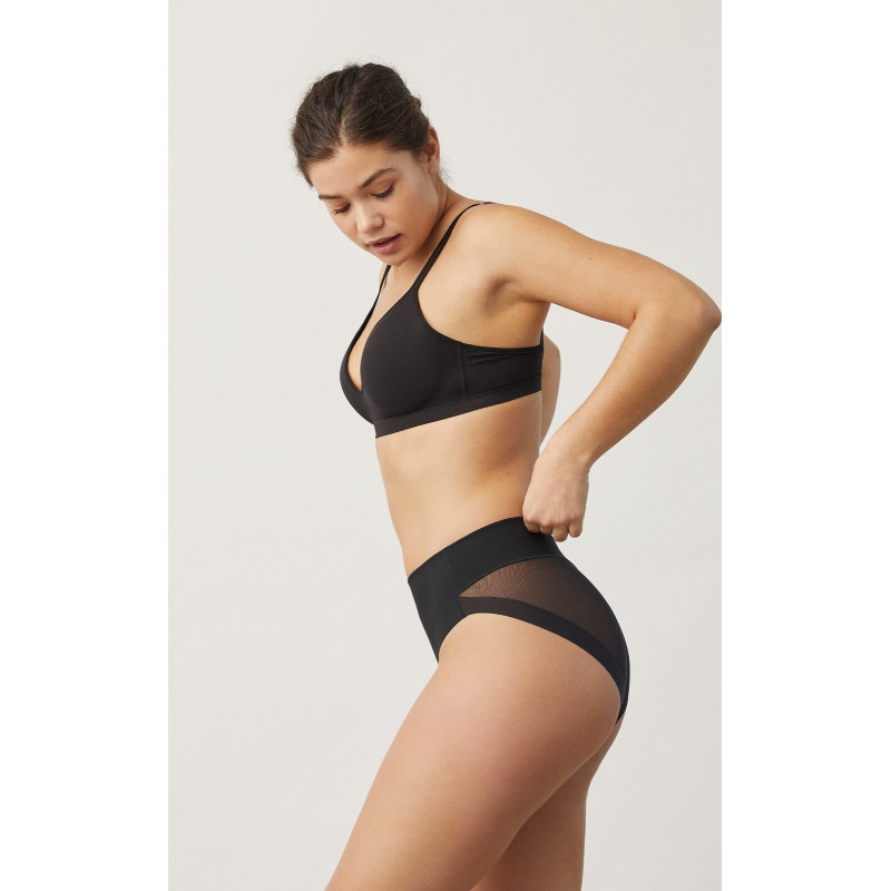 Ysabel Mora salenemist aluspüksid