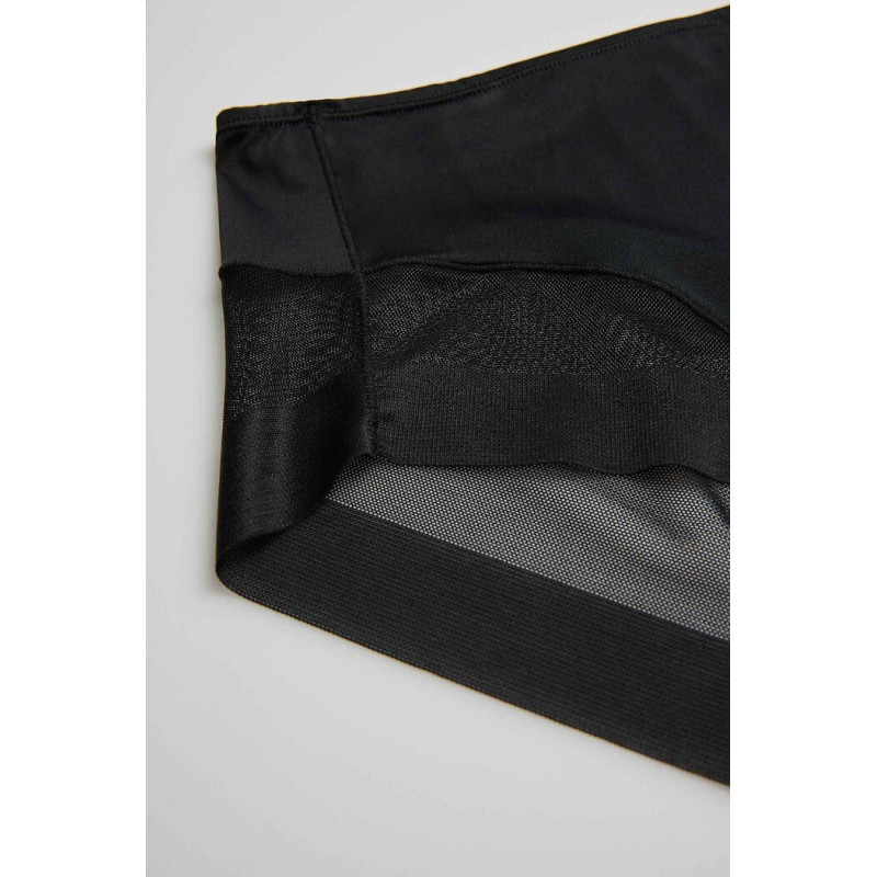 Ysabel Mora aluspüksid