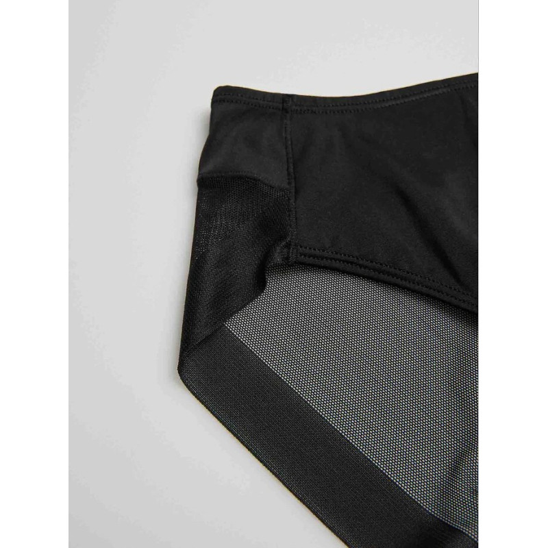 Ysabel Mora aluspüksid