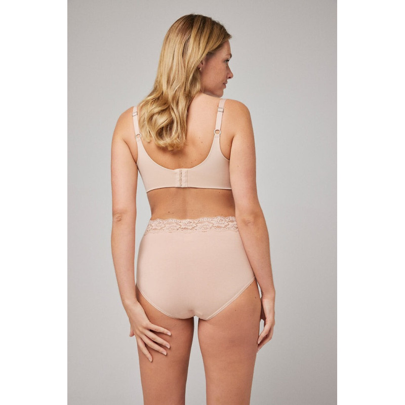 Ysabel Mora salenemist aluspüksid