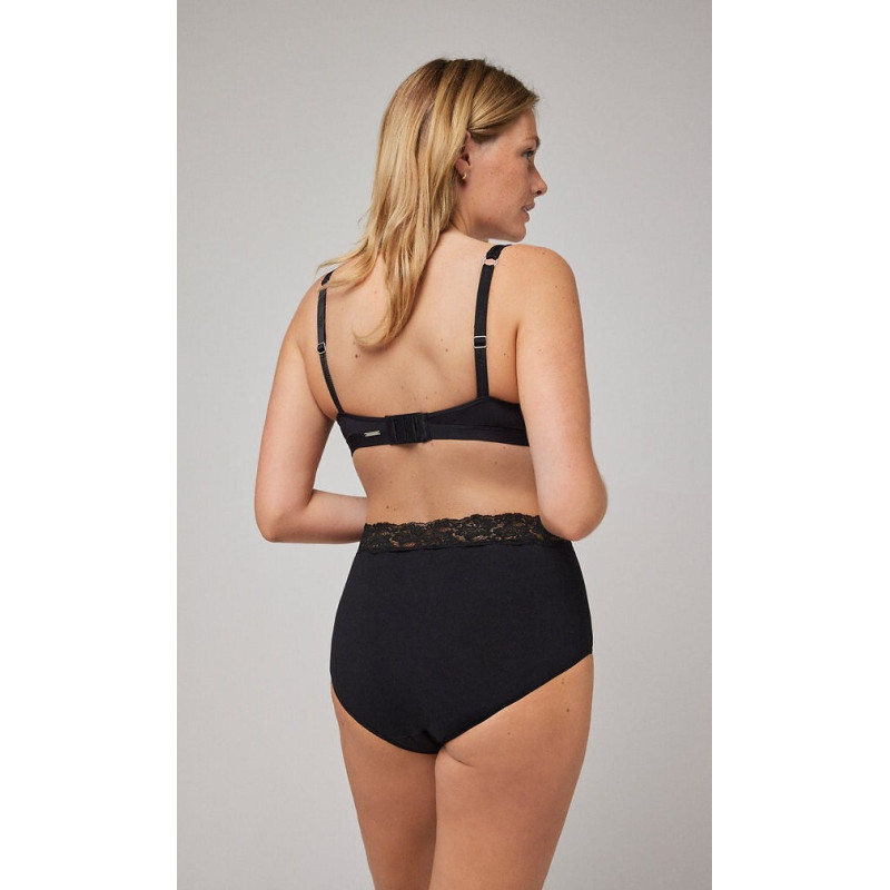 Ysabel Mora salenemist aluspüksid