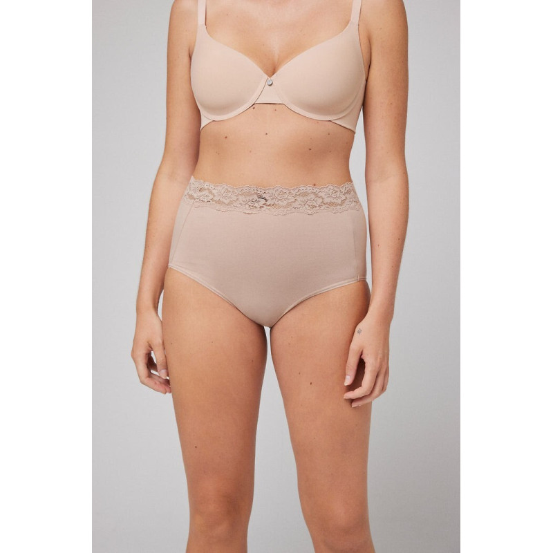 Ysabel Mora salenemist aluspüksid