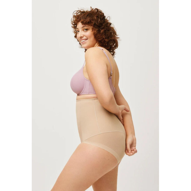 Ysabel Mora salenemist aluspüksid