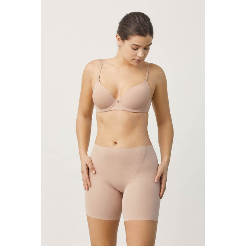 Ysabel Mora pikad aluspüksid