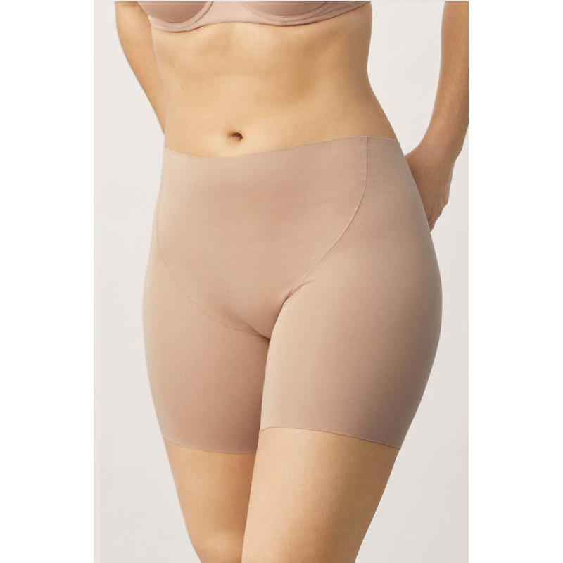 Ysabel Mora pikad aluspüksid