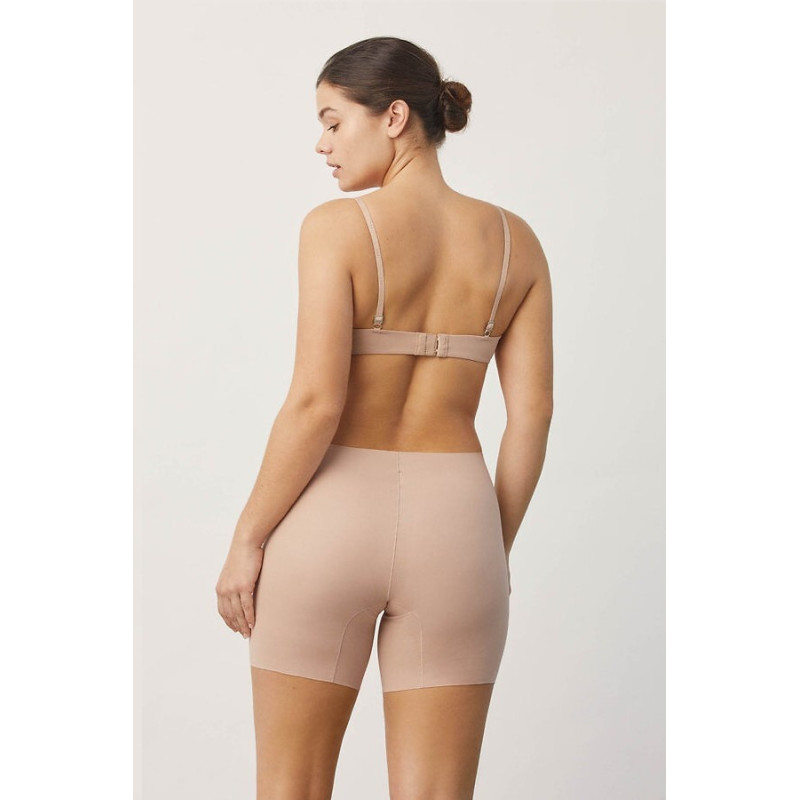 Ysabel Mora pikad aluspüksid