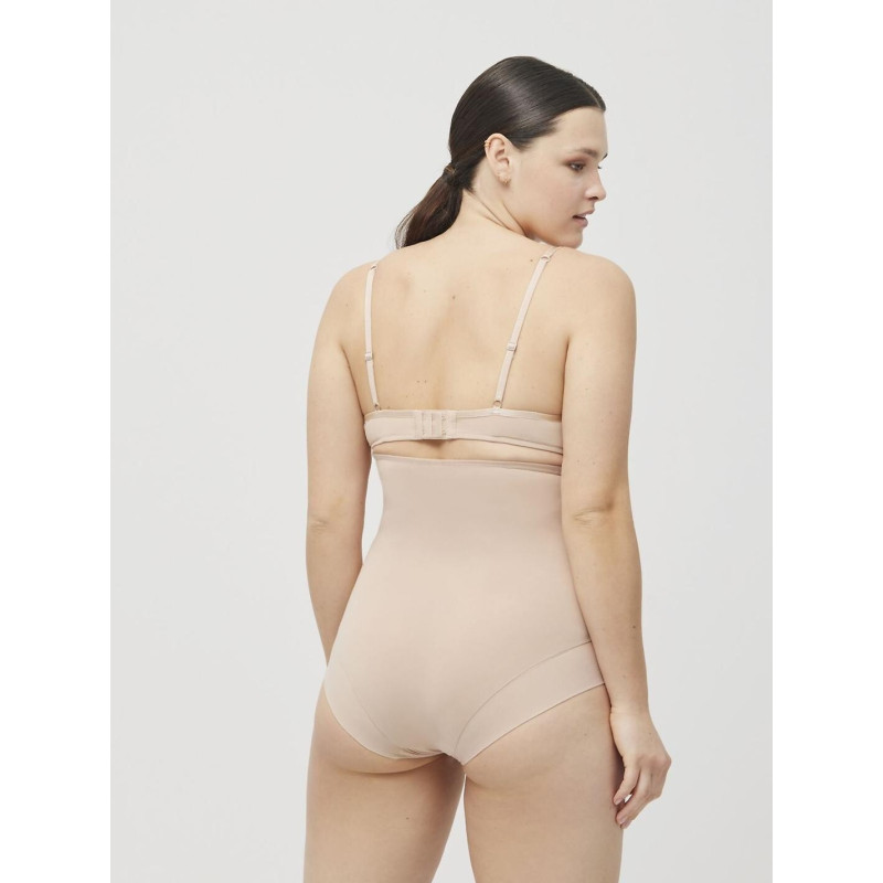 Ysabel Mora salenemist aluspüksid