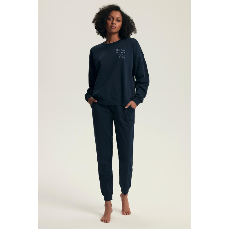 Henderson Ladies ülikond