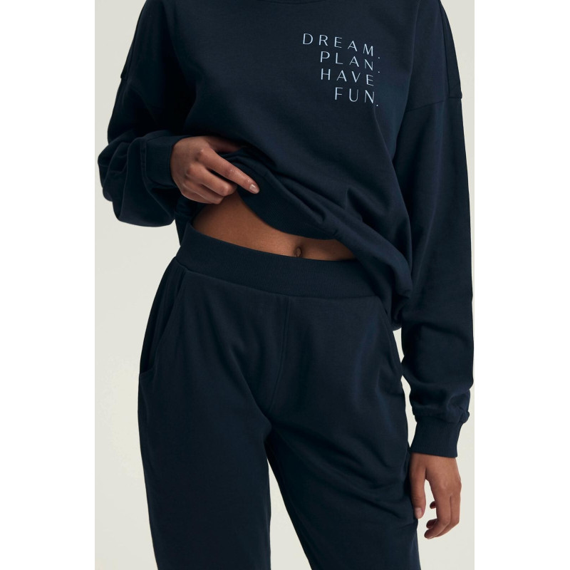 Henderson Ladies ülikond