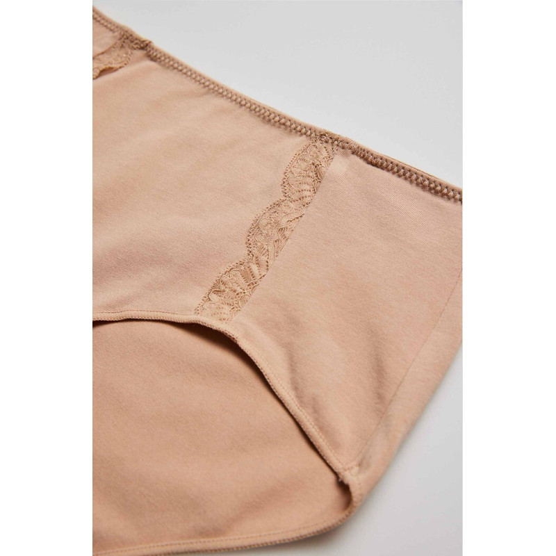 Ysabel Mora aluspüksid