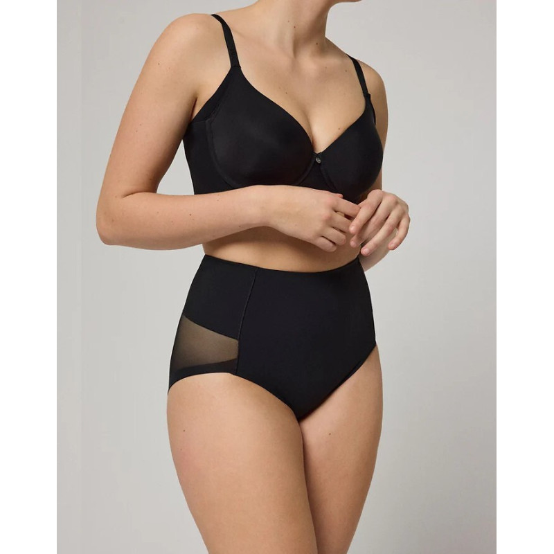 Ysabel Mora salenemist aluspüksid