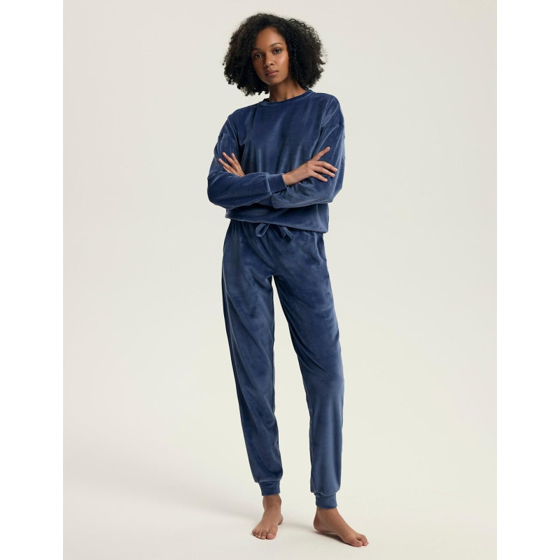 Henderson Ladies ülikond