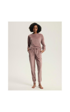 Henderson Ladies ülikond