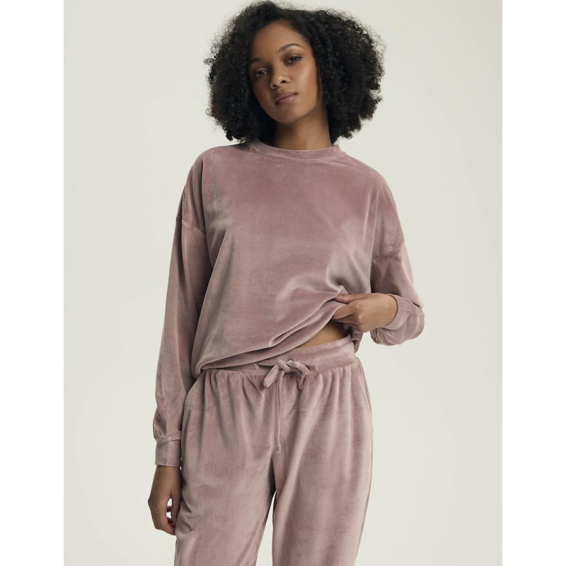 Henderson Ladies ülikond