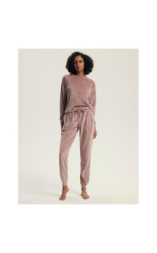 Henderson Ladies ülikond