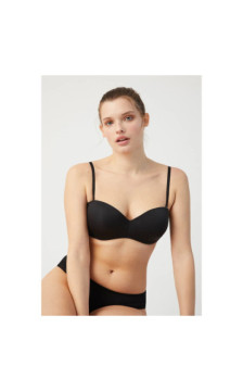 Ysabel Mora rinnahoidja